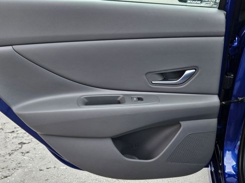 Used 2025 Hyundai Elantra SEL image 23