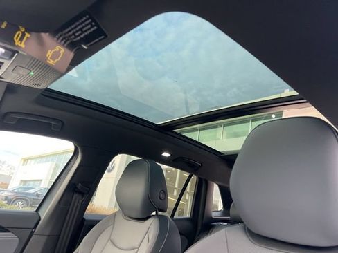 New 2026 Volkswagen Tiguan SE R-Line FWD image 20