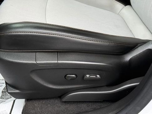 Used 2020 Chevrolet Trax LT w/ LT Convenience Package image 17