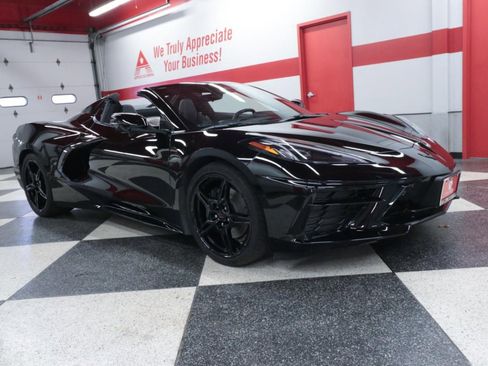 Used 2025 Chevrolet Corvette 3LT image 2