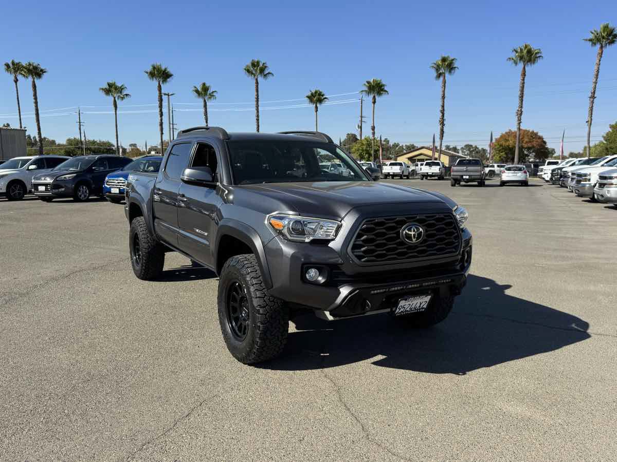Used 2020 Toyota Tacoma TRD Off-Road w/ Technology Package AWD/4WD image 3