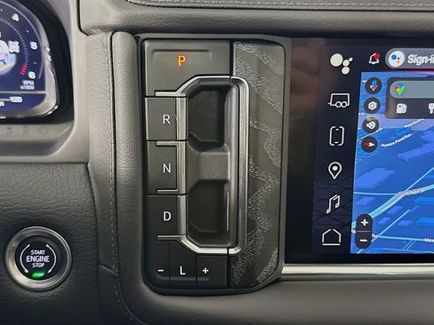 Used 2024 GMC Yukon Denali w/ Advanced Technology Package image 17