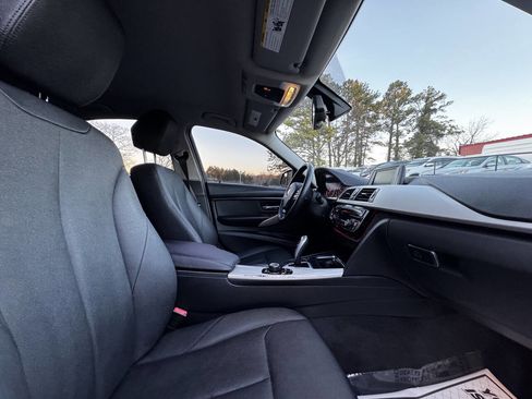 Used 2018 BMW 320i Sedan image 14