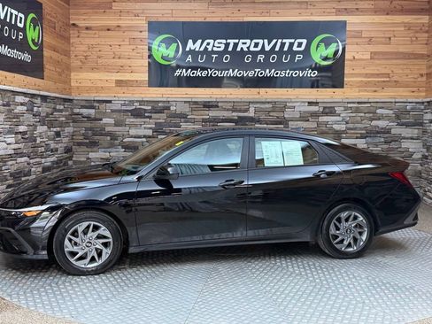 Used 2024 Hyundai Elantra SEL FWD image 8