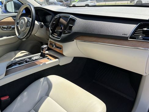 Used 2022 Volvo XC90 T6 Momentum w/ Advanced Package image 30