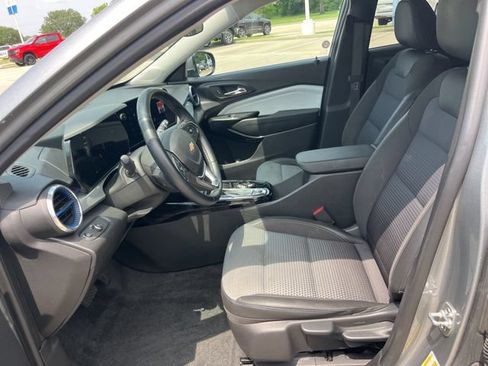 Used 2025 Chevrolet Trax LT w/ LT Convenience Package FWD image 15