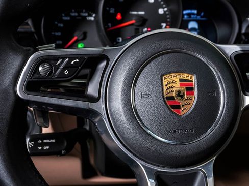 Certified 2021 Porsche Macan image 20