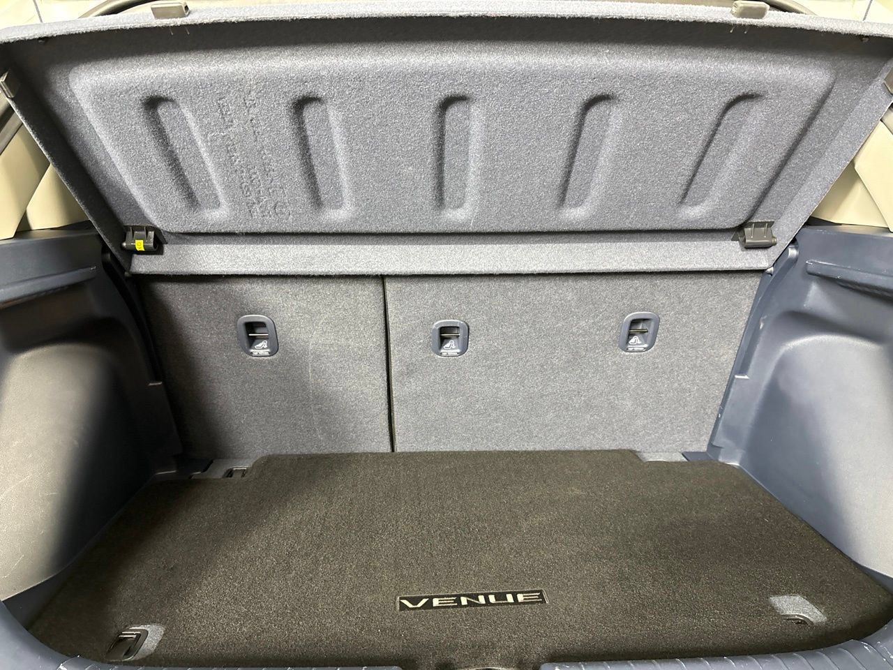 Used 2023 Hyundai Venue Limited FWD image 25