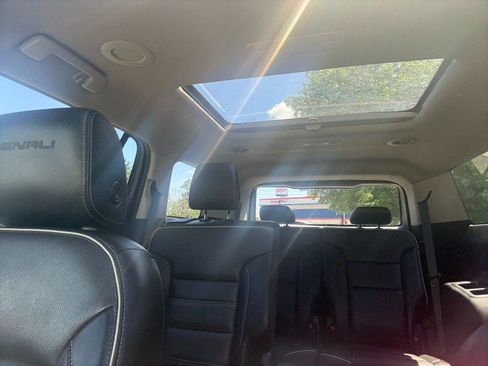 Used 2019 GMC Acadia Denali w/ Technology Package AWD/4WD image 22