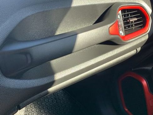 Used 2019 Jeep Renegade Trailhawk AWD/4WD image 31