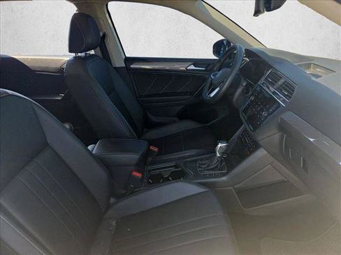 Used 2022 Volkswagen Tiguan SE FWD image 17