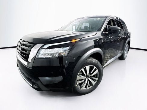 New 2025 Nissan Pathfinder SL image 1