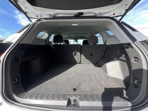 Used 2024 GMC Terrain SLE image 9