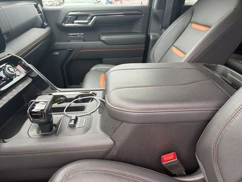 Used 2024 GMC Sierra 1500 AT4 w/ Technology Package AWD/4WD image 9