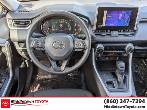 Used 2025 Toyota RAV4 XLE image 31