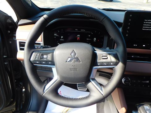 Used 2025 Mitsubishi Outlander SEL image 21