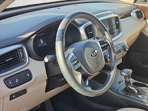 Used 2020 Kia Sorento LX w/ LX I4 Convenience Package image 9