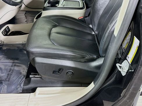 Used 2020 Chrysler Pacifica Touring-L Plus FWD image 25