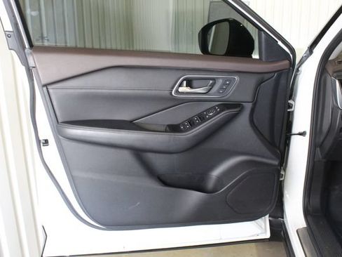 Used 2021 Nissan Rogue Platinum FWD image 9