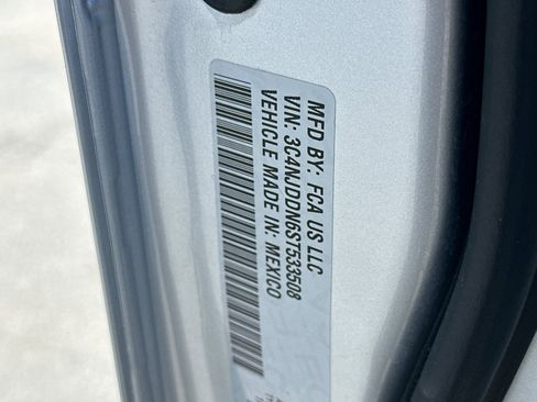 Used 2025 Jeep Compass Trailhawk AWD/4WD image 29