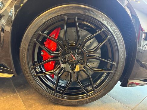 Used 2023 Chevrolet Corvette Z06 w/ Z07 Performance Package RWD image 19