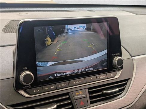 Used 2024 Nissan Altima 2.5 SR FWD image 12