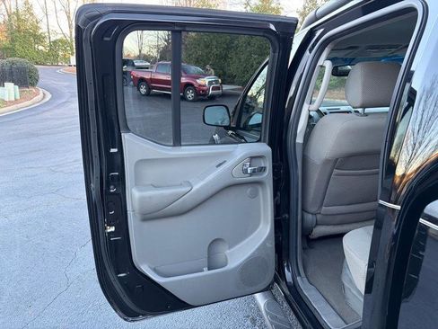 Used 2007 Nissan Frontier LE w/ Rockford Fosgate Pkg image 28