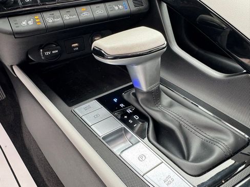 Used 2023 Hyundai Elantra Limited image 27