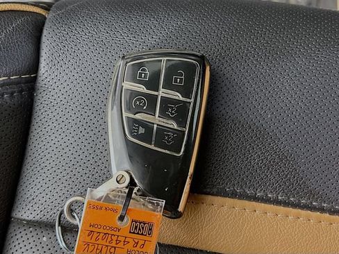 Used 2023 GMC Yukon AT4 w/ AT4 Premium Package AWD/4WD image 12