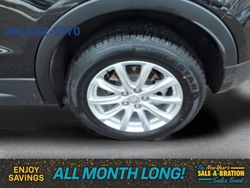 Used 2023 Cadillac XT4 Luxury w/ Cold Weather Package image 8