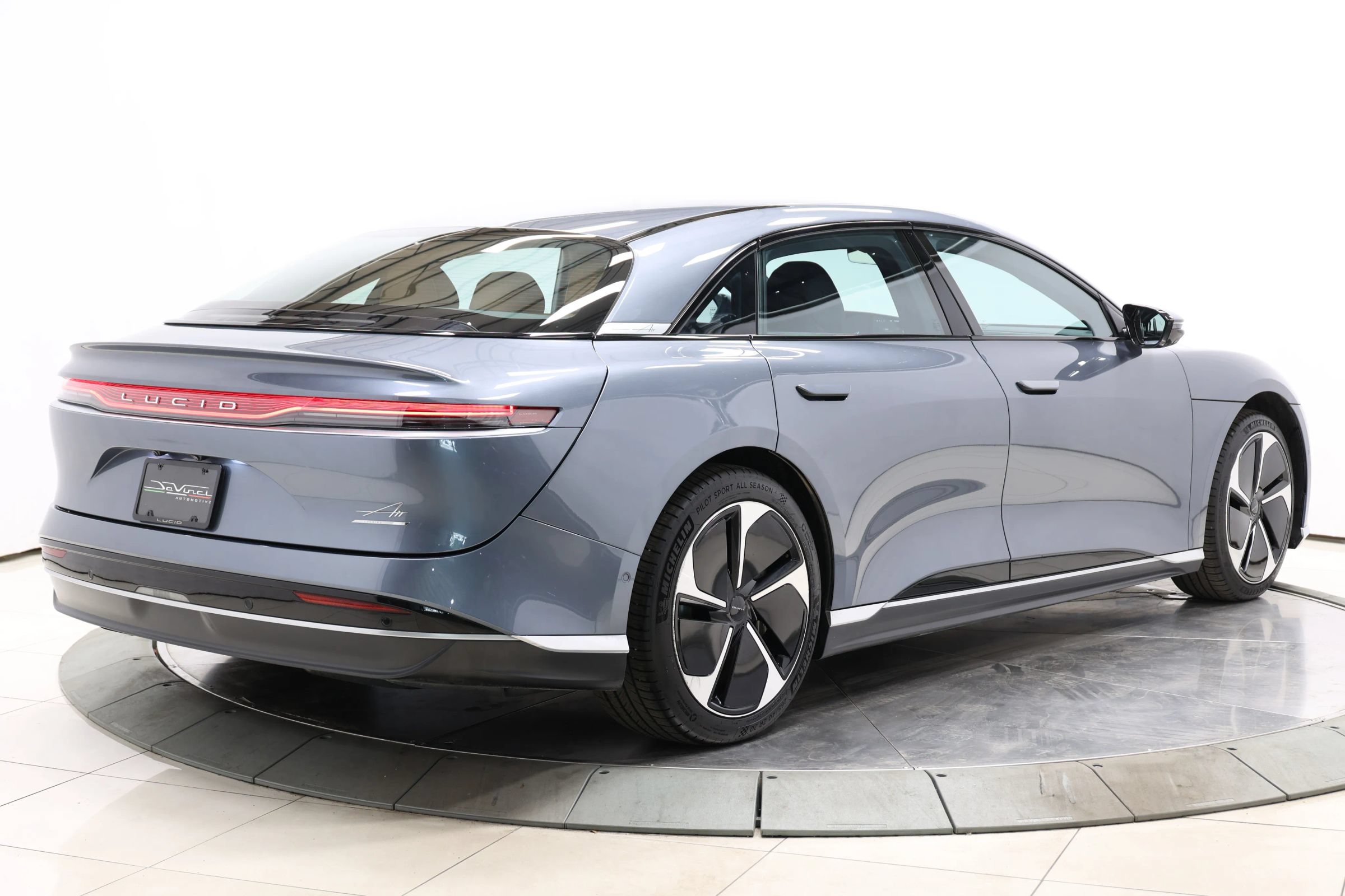 Used 2024 Lucid Air Touring AWD/4WD image 4