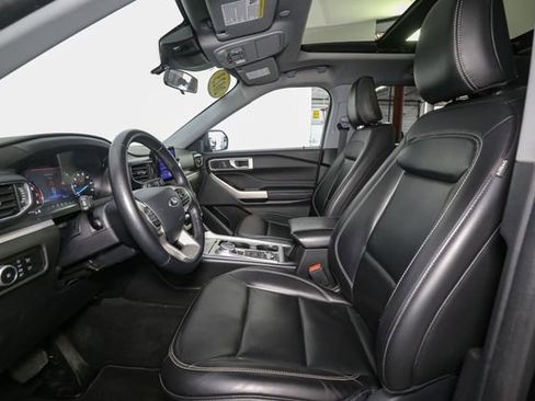 Used 2023 Ford Explorer XLT w/ Equipment Group 202A AWD/4WD image 43