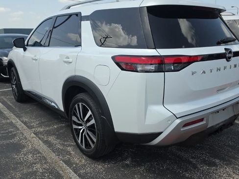 Used 2025 Nissan Pathfinder Platinum FWD image 4