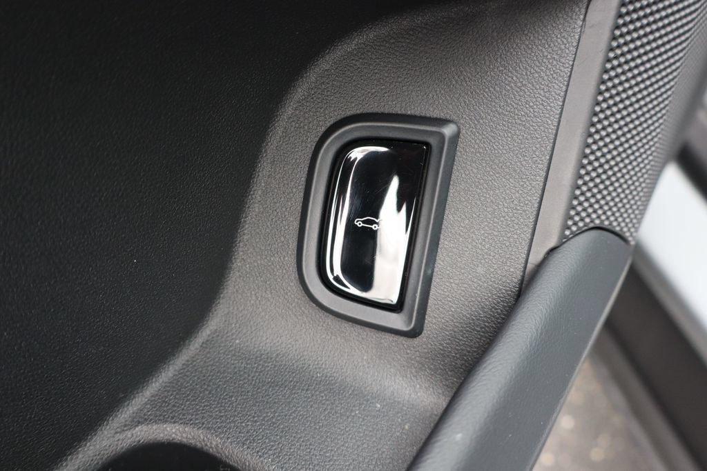 Used 2024 Cadillac Lyriq Sport RWD image 34