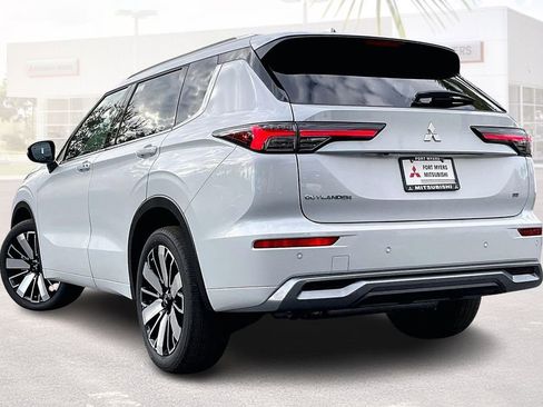 New 2026 Mitsubishi Outlander SEL image 3