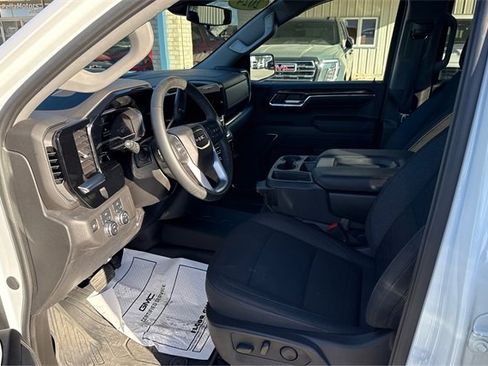 Used 2024 GMC Sierra 1500 Elevation w/ LPO, Elevation Black Package image 9