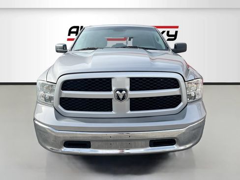 Used 2020 RAM 1500 Classic SLT AWD/4WD image 2