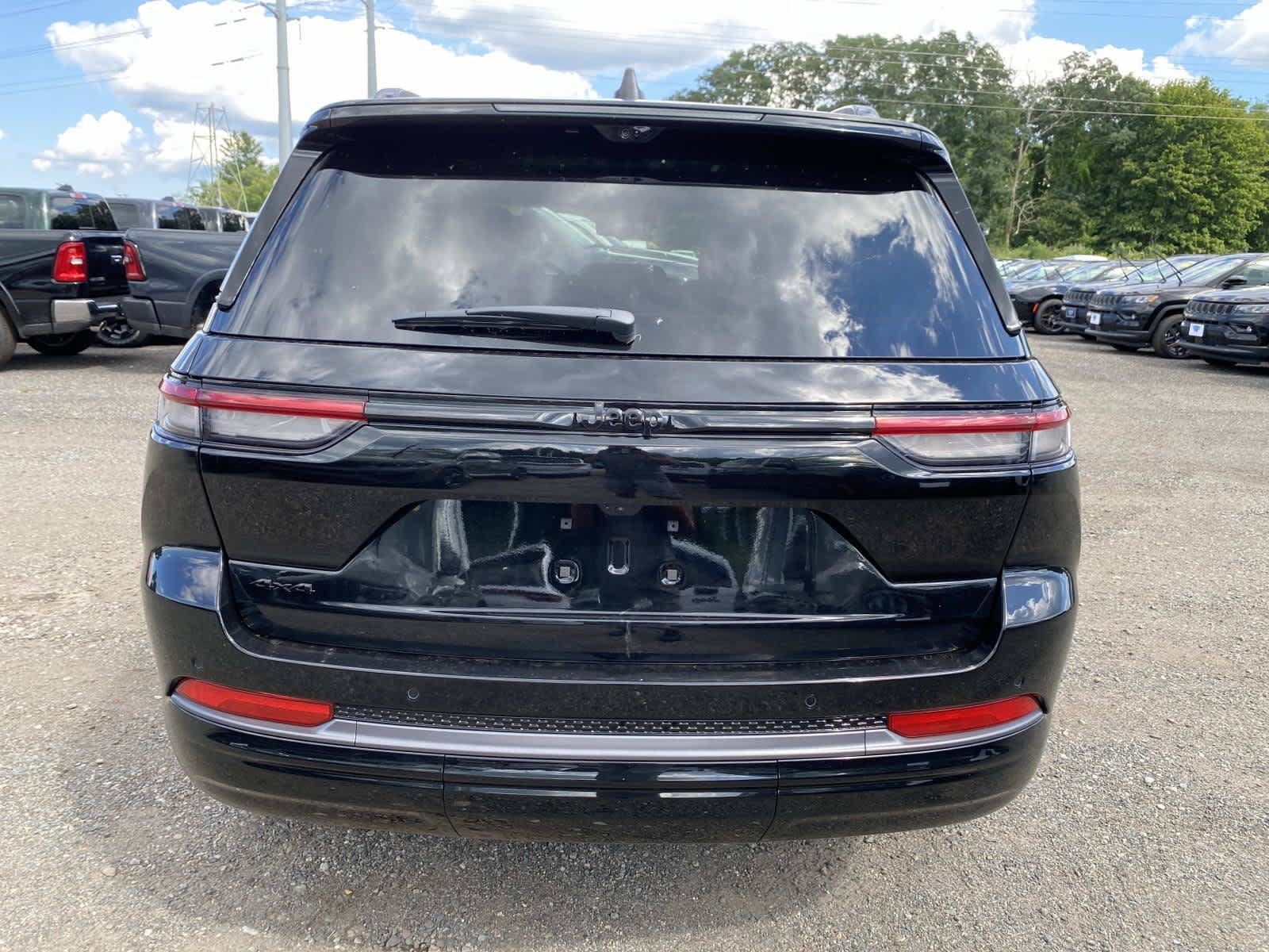 New 2027 Jeep Grand Cherokee Limited AWD/4WD image 4