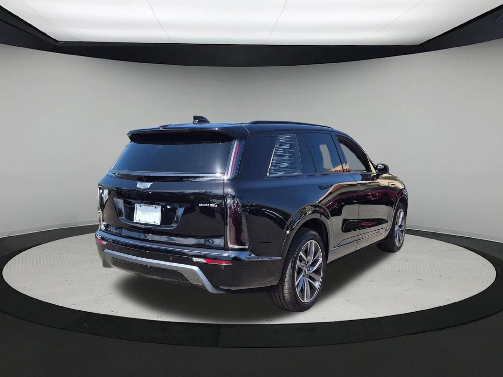 Certified 2026 Cadillac Vistiq Luxury w/ LPO, Floor Liner Package AWD/4WD image 5