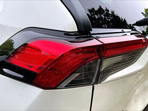 Certified 2023 Toyota RAV4 LE AWD/4WD image 26