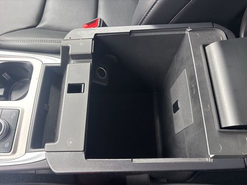 Used 2021 Ford Explorer XLT w/ Equipment Group 202A image 31