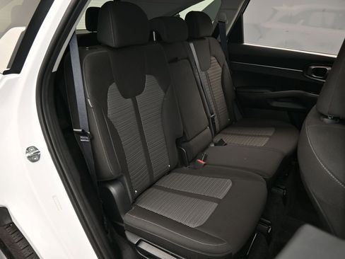 Used 2024 Kia Sorento LX image 41