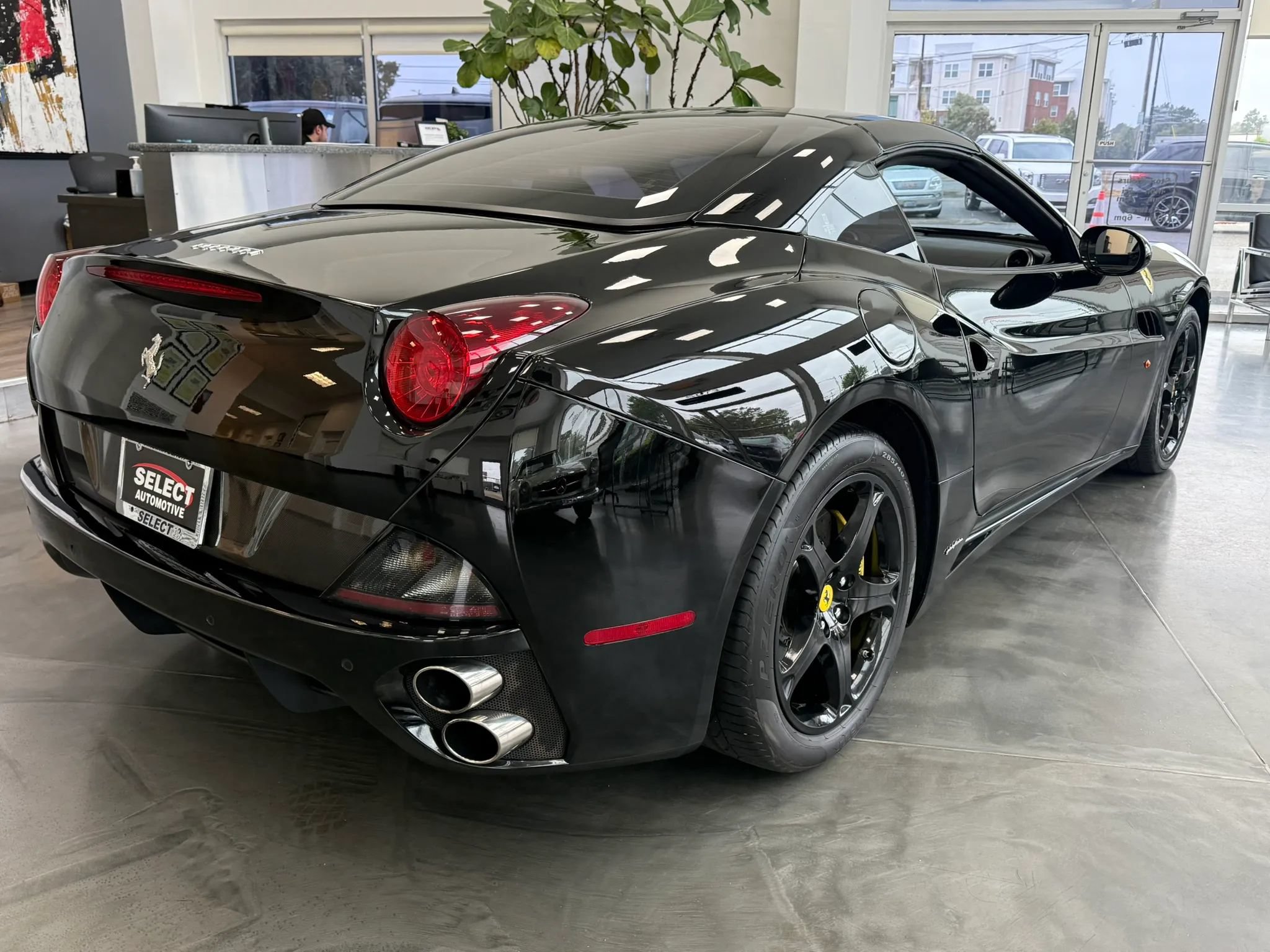 Used 2010 Ferrari California RWD image 25