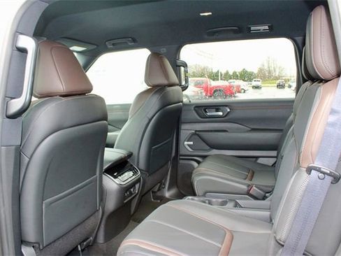New 2025 Nissan Armada SL w/ Captain's Chari Seat Package image 9