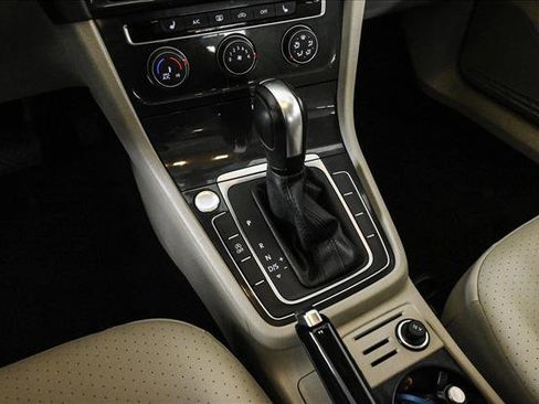 Used 2021 Volkswagen Golf 4-Door image 12