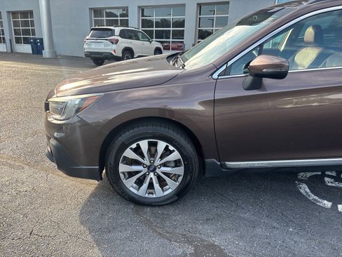 Used 2019 Subaru Outback 3.6R Touring w/ Popular Package #3A AWD/4WD image 8