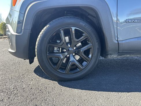 Used 2018 Jeep Renegade Altitude image 32