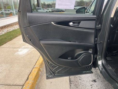 Used 2022 Lincoln Nautilus Reserve image 18