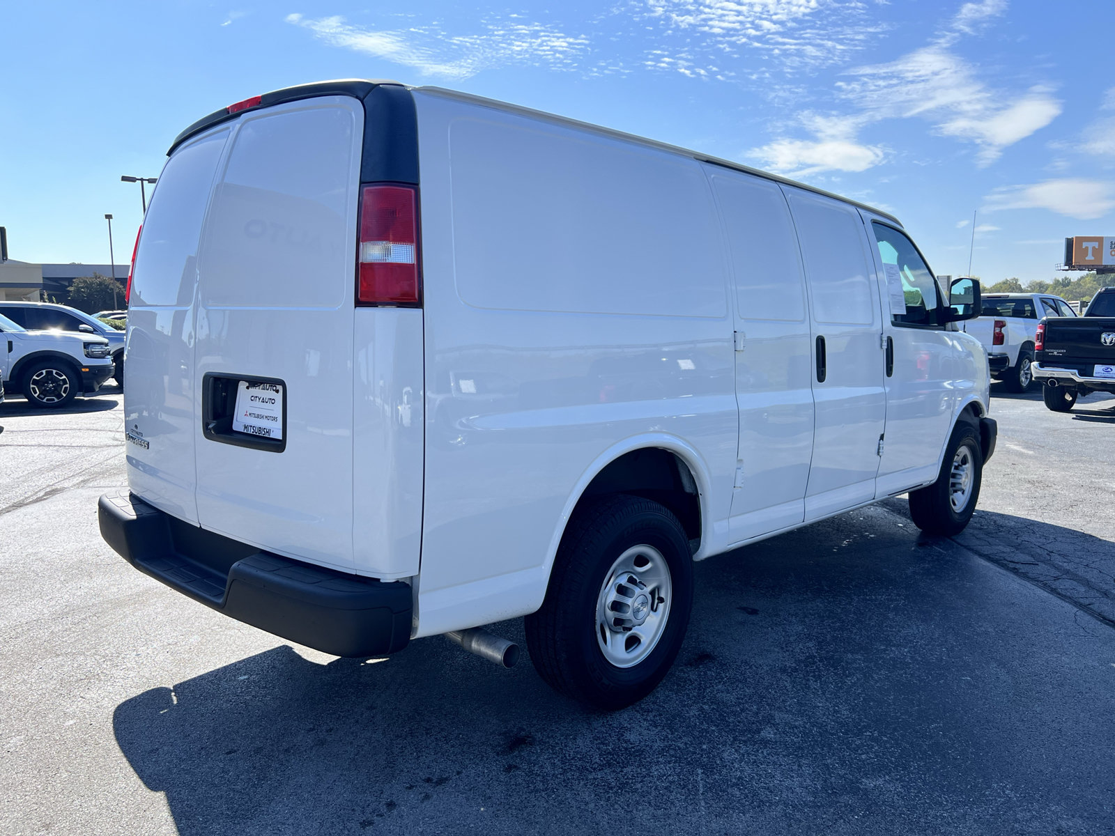 Used 2019 Chevrolet Express 2500 w/ Driver Convenience Package RWD image 10