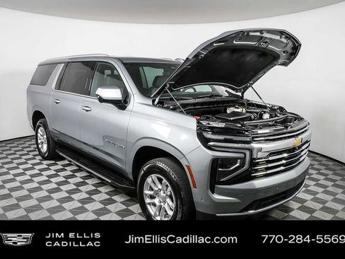 Used 2025 Chevrolet Suburban LT RWD image 36